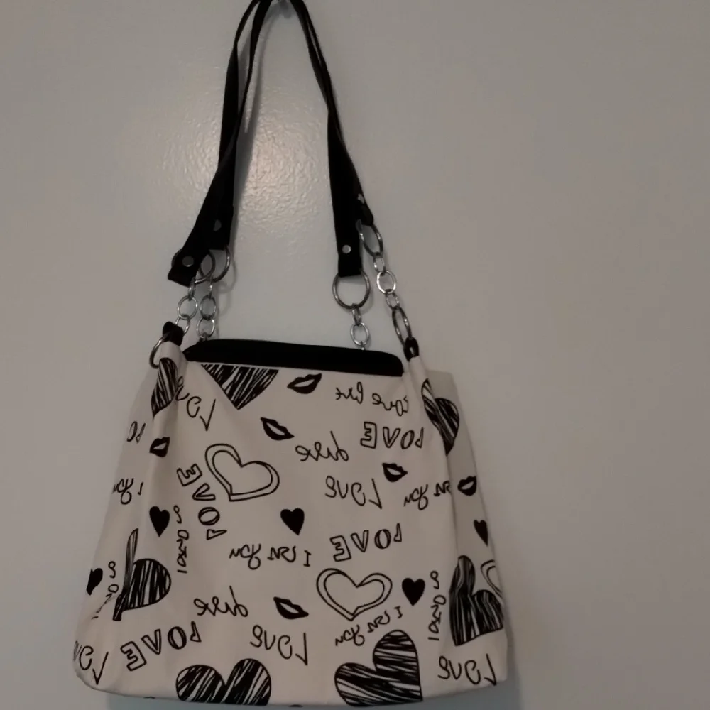 SHEIN Black and White Graphic Shoulder Bag with Leather Trim - Picture 4 of 7